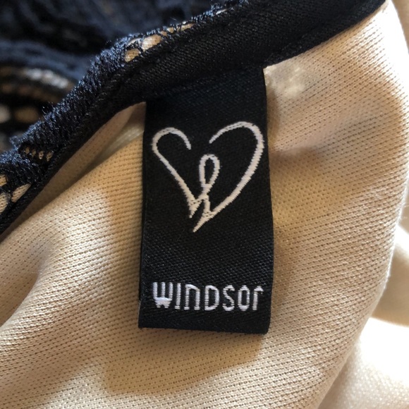 Very Sexy Windsor Dress - Picture 8 of 9